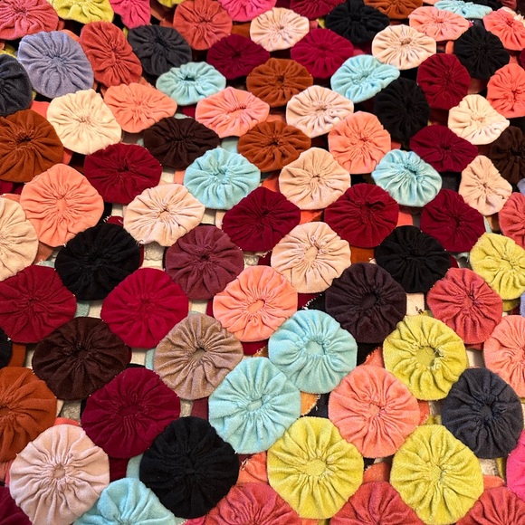 Stunning vintage, Yo-yo Quilt - Picture 4 of 7